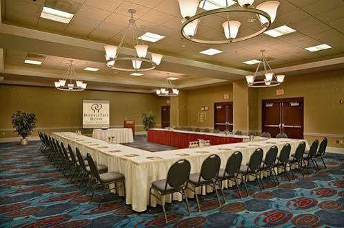 Отель Doubletree Dayton-Downtown Удобства фото